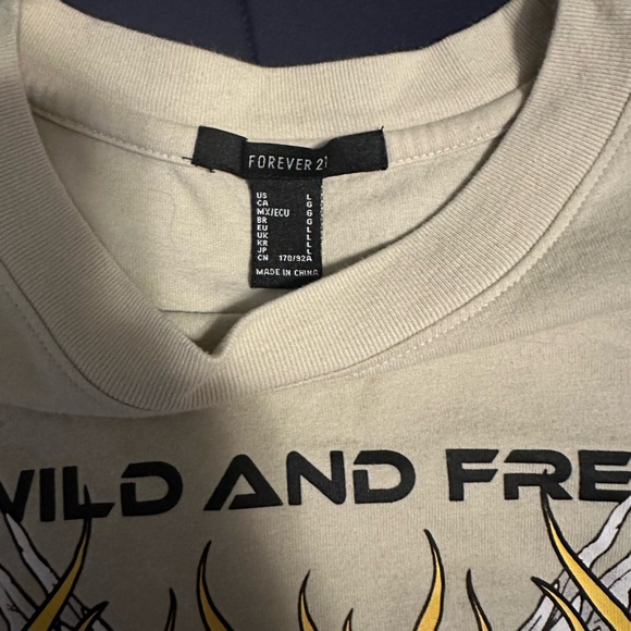 Forever 21 cropped graphic t-shirt size L cream. - Picture 3 of 3